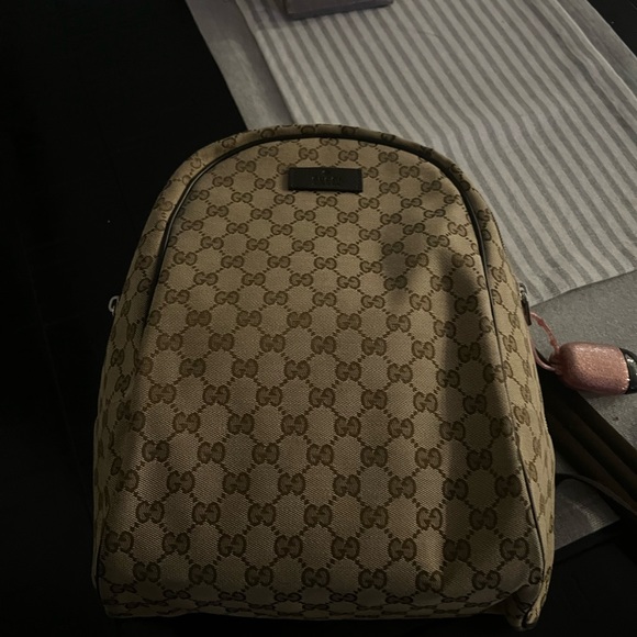Like new, barely used Gucci small size bag pack. - Picture 5 of 7